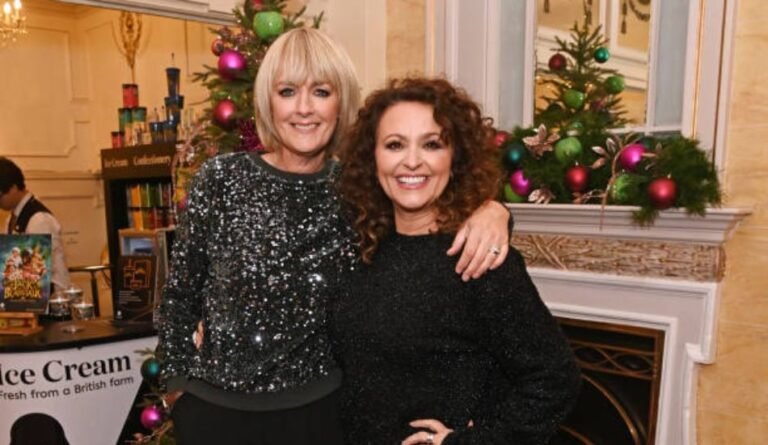 Nadia Sawalha – Age, Net Worth, Family, Relationships, Husband, Kids & Complete Biography Nadia Sawalha