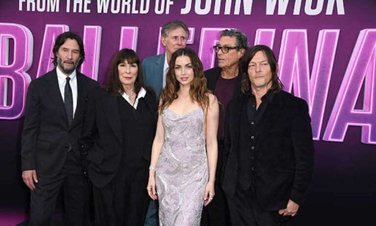 anjelica huston net worth